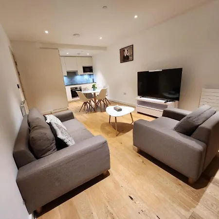 The Maud Luxury Garden Apartment *