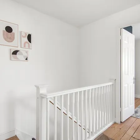 Onsitestays - Early Check In August - Modern 3 Bed House, 2 X Parking, Garden, Wifi & Dishwasher Bromley