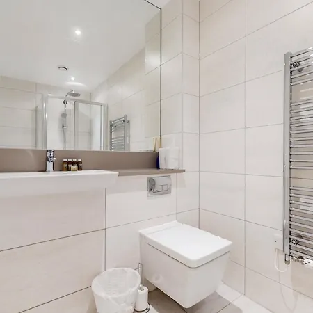 Holiday home Modern And Spacious 4 Bed House In The Centre *