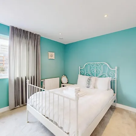 Holiday home Modern And Spacious 4 Bed House In The Centre