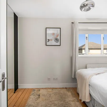 Onsitestays - Early Check In August - Modern 3 Bed House, 2 X Parking, Garden, Wifi & Dishwasher * Bromley