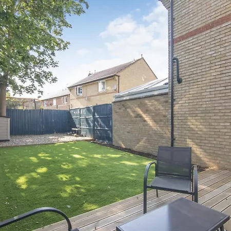 Onsitestays - Early Check In August - Modern 3 Bed House, 2 X Parking, Garden, Wifi & Dishwasher Bromley