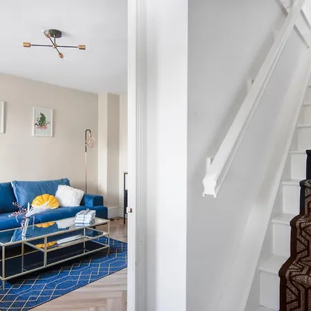 Onsitestays - Early Check In August - Modern 3 Bed House, 2 X Parking, Garden, Wifi & Dishwasher * Bromley