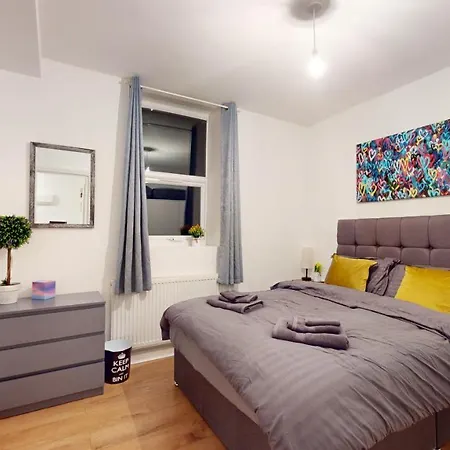 Spacious Duplex Apartment *
