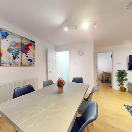 Spacious Duplex Apartment London