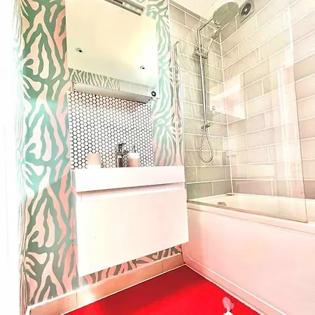 Artsy House In Southeast Holiday home London