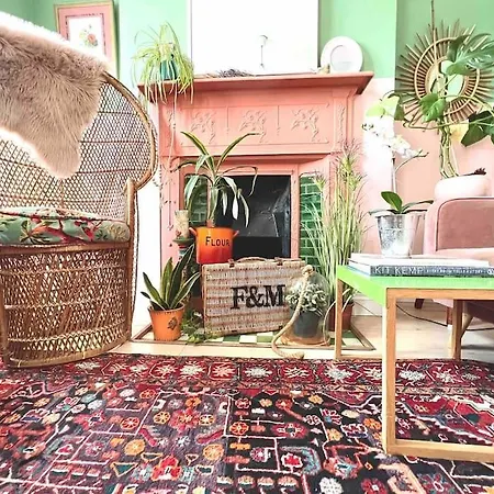 Artsy House In Southeast Holiday home *