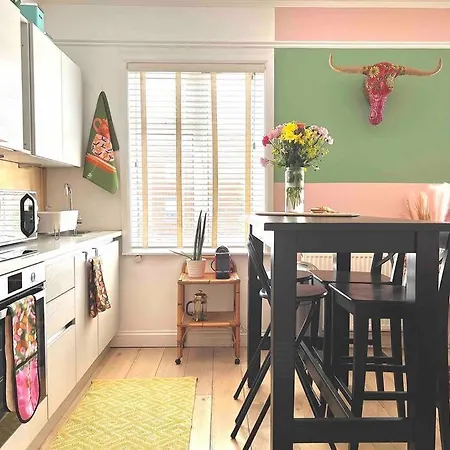 Holiday home Artsy House In Southeast London