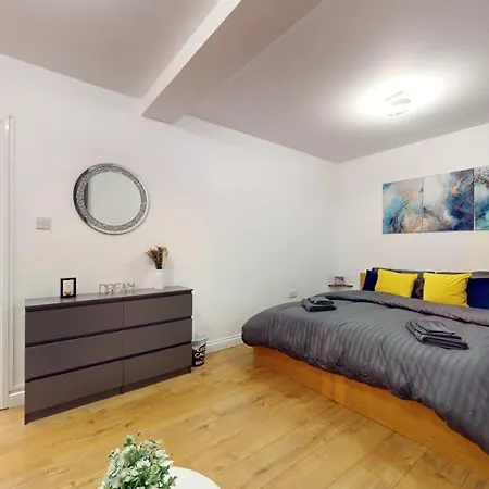 Spacious Duplex Apartment London