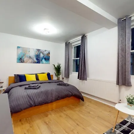 Spacious Duplex * London