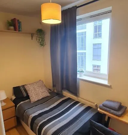 Double Room&private Bath Near The Square Mile