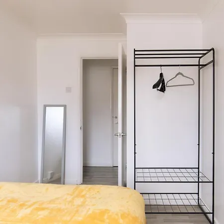 Amazing 1 Bed Flat With Free Parking Apartment