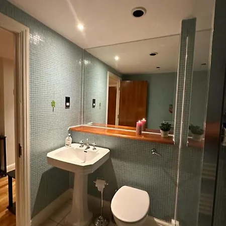 Turner House Homestay London