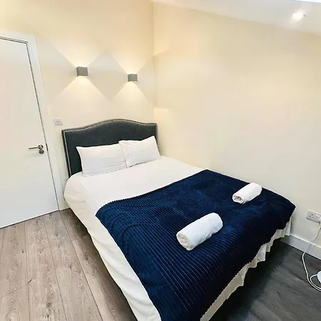Luxurious 2 Bedroom Flat In