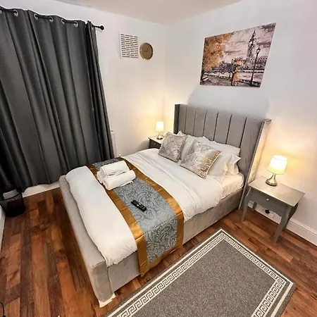 Luxury In Prime Location Apartment