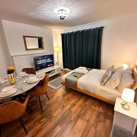 Luxury In Prime Location Apartment