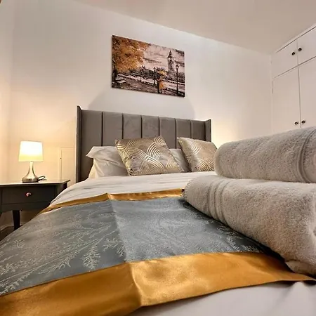 Luxury In Prime Location * London