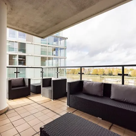 The River Thames View - Stunning 2bdr Flat With Study + Balcony Apartment *