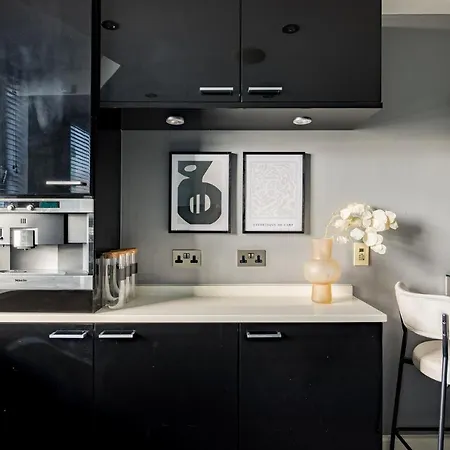 The River Thames View - Stunning 2bdr Flat With Study + Balcony Apartment