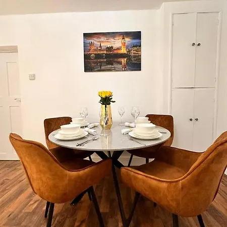 Luxury In Prime Location Apartment