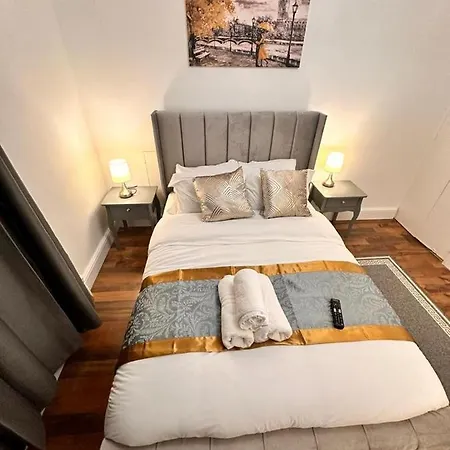 Luxury In Prime Location *