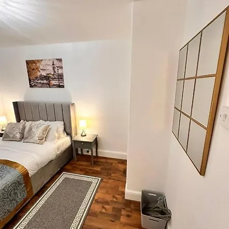 Luxury In Prime Location Apartment