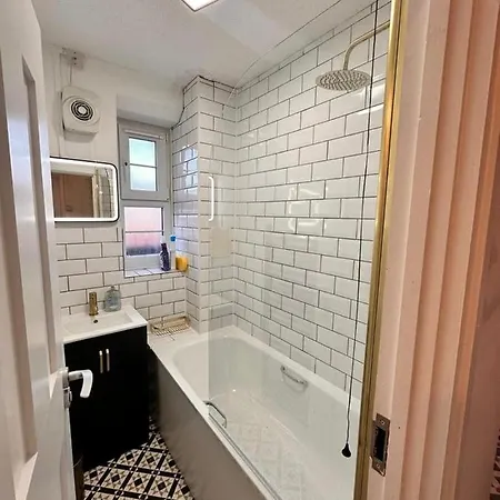 Luxury In Prime Location Apartment London