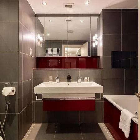 The River Thames View - Stunning 2bdr Flat With Study + Balcony *