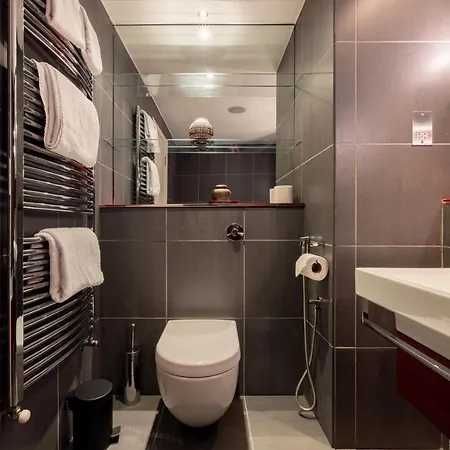 The River Thames View - Stunning 2bdr Flat With Study + Balcony