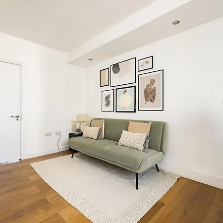 The River Thames View - Stunning 2bdr Flat With Study + Balcony Apartment London