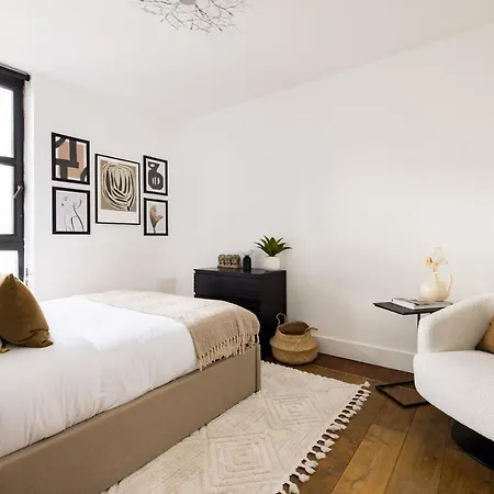 The River Thames View - Stunning 2bdr Flat With Study + Balcony *
