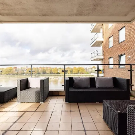 The River Thames View - Stunning 2bdr Flat With Study + Balcony Apartment *