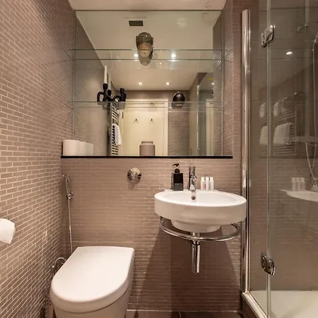 The River Thames View - Stunning 2bdr Flat With Study + Balcony Apartment London