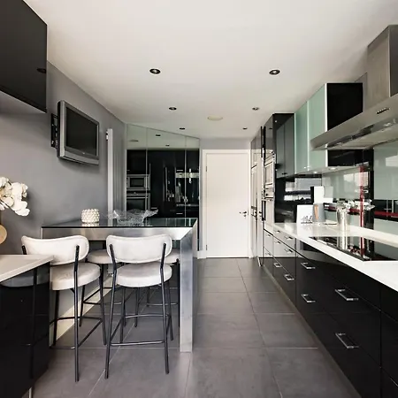 The River Thames View - Stunning 2bdr Flat With Study + Balcony * London
