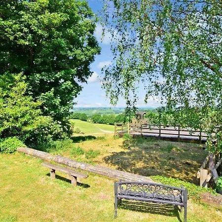 Cozy Flat Near Bedfords Park Havering