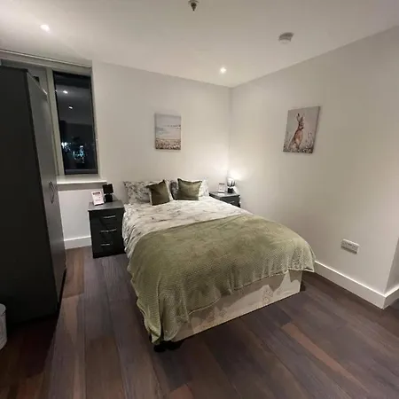 2 Bedroom Flat In Bp65