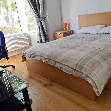 Daniari Guest Erith