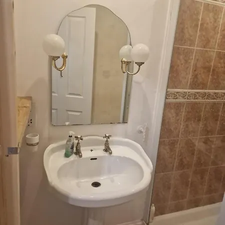 Homestay 51 Nonsuch Walk,