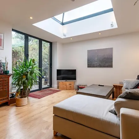 Beautiful Two Bed Abode In South West