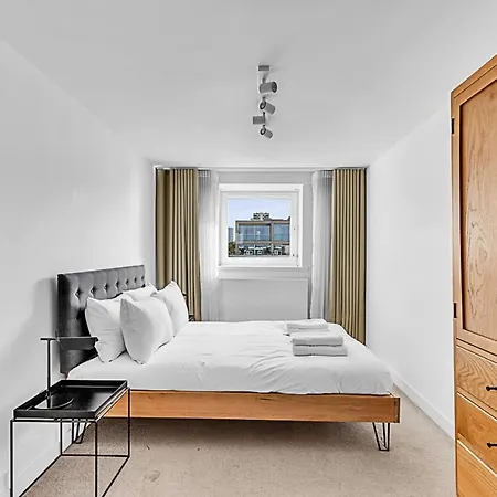 Relay Radiant Chelsea Flat With View Londra