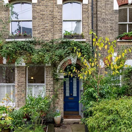 Beautiful Two Bed Abode In South West Apartment *