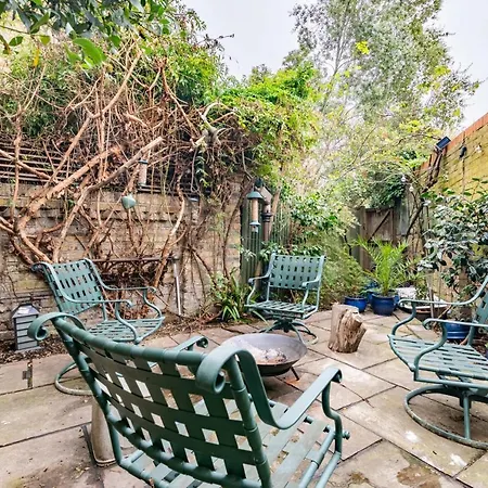 Beautiful Two Bed Abode In South West