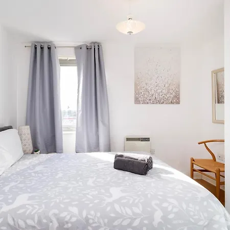 Cosy Flat Right Opp Tube Station Appartement