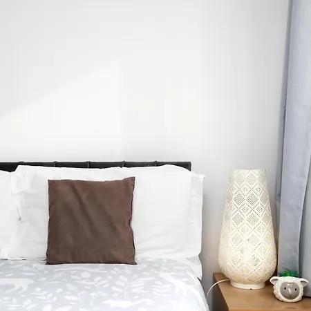 Cosy Flat Right Opp Tube Station Apartment London