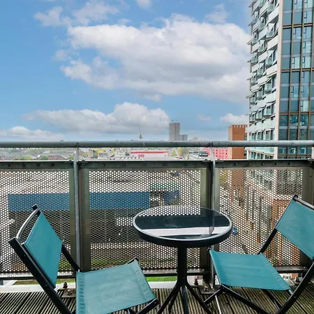 Apartment Cosy Flat Right Opp Tube Station