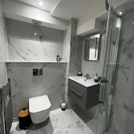 Flat In Apartment London