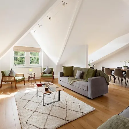 Apartment Lovely With Park Views *