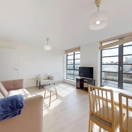Stunning 1bed Flat With Balcony - 5 Mins To Station * London