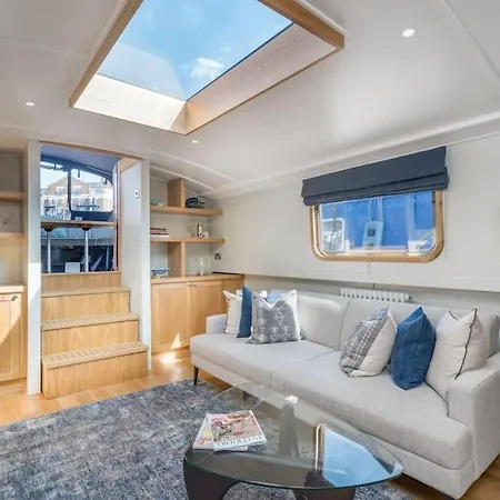 Luxurious Houseboat Near Canary Wharf In Botel