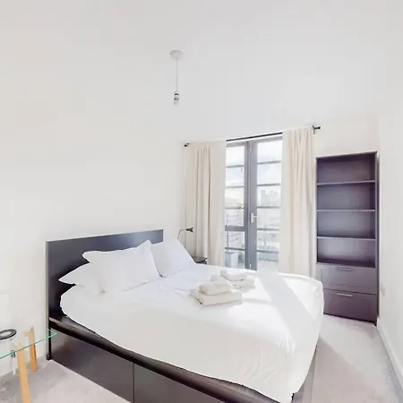 Apartment Stunning 1bed Flat With Balcony - 5 Mins To Station *